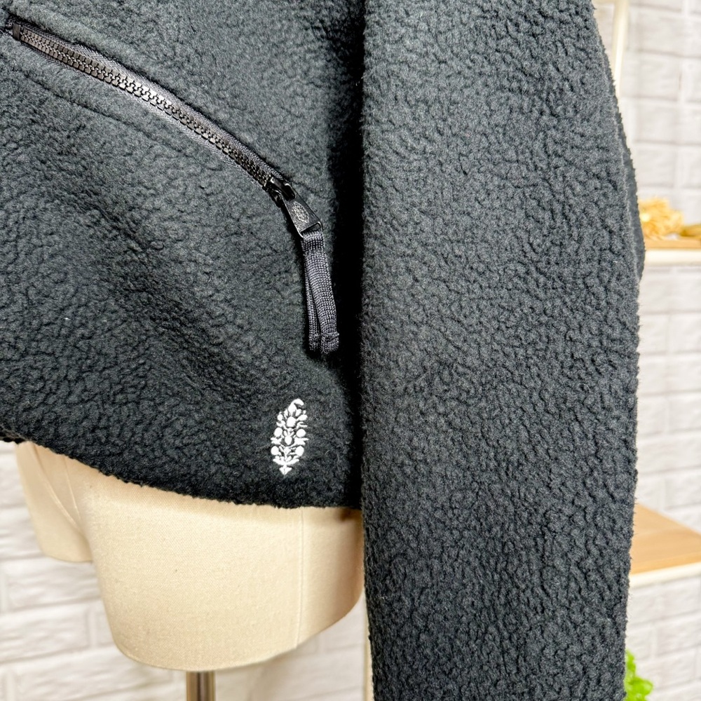 Free People New Hit The Slopes Black Fleece Jacket - Picture 3 of 4